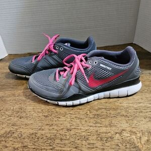 Nike Training HyperTR Gray and Pink Women's Sz 7.5 Sneakers